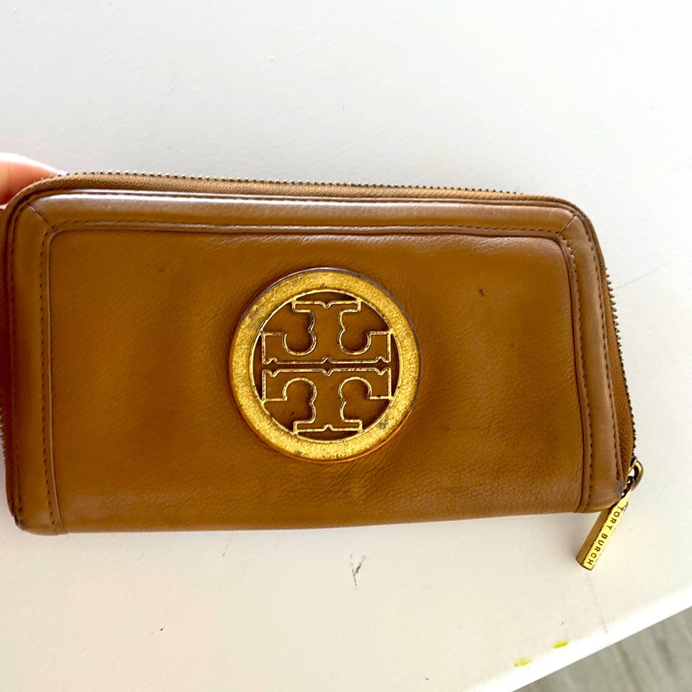 Authentic TORY BURCH camel leather wallet!